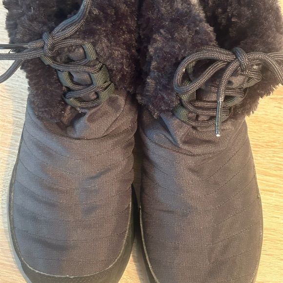 Nike Women's Black Winter Boots - Picture 7 of 7